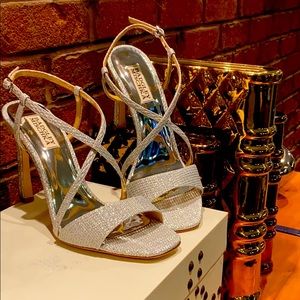 Badgley Mischka Ebiza SZ 8.5 NWT
